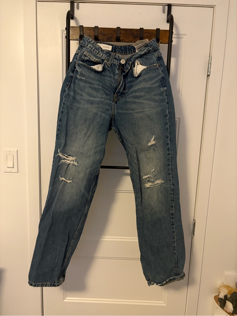 Classic Zara Distressed Women's Blue Jeans